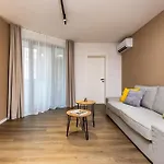 Two Stylish 1bd With Desk In Karshiaka By Flat Manager