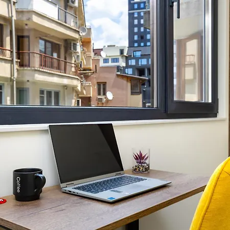 아파트 Two Stylish 1bd With Desk In Karshiaka By Flat Manager 플로브디프