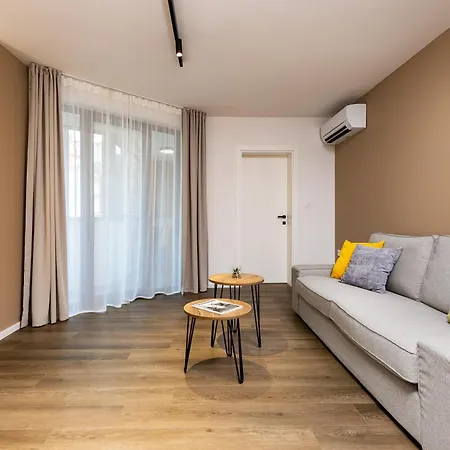 Two Stylish 1bd With Desk In Karshiaka By Flat Manager