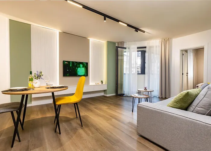 Two Stylish 1bd With Desk In Karshiaka By Flat Manager * 普罗夫迪夫